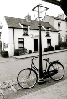 Annette black and white bike